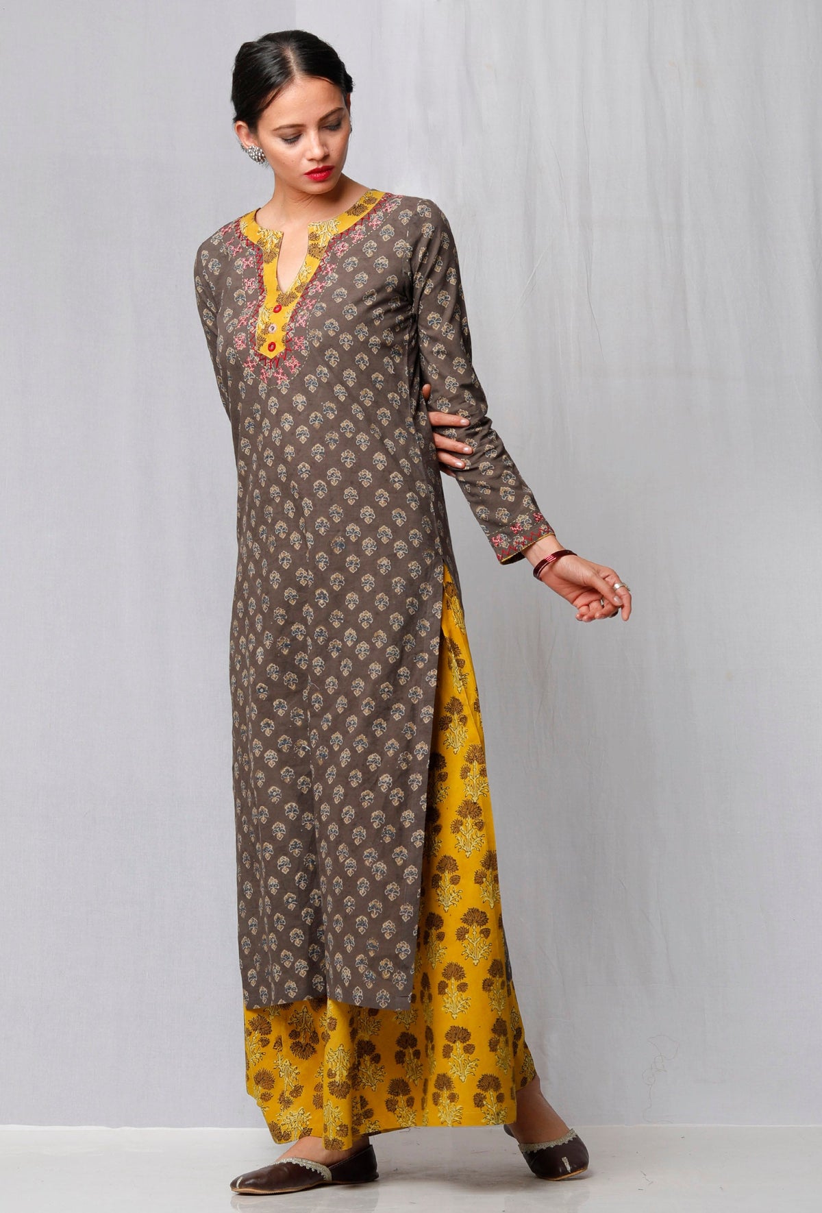 Set of 2: Brown Ajrakh Printed Kurta and Yellow Ajrakh Printed Palazzo サイズ XS