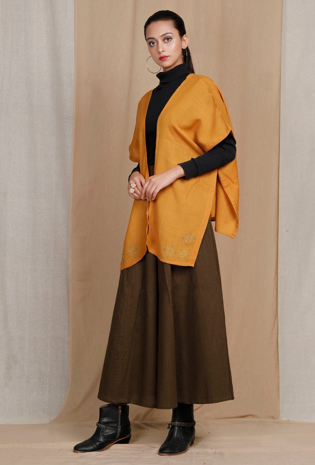 Handcrafted Mustard Pure Woolen Cape サイズ S