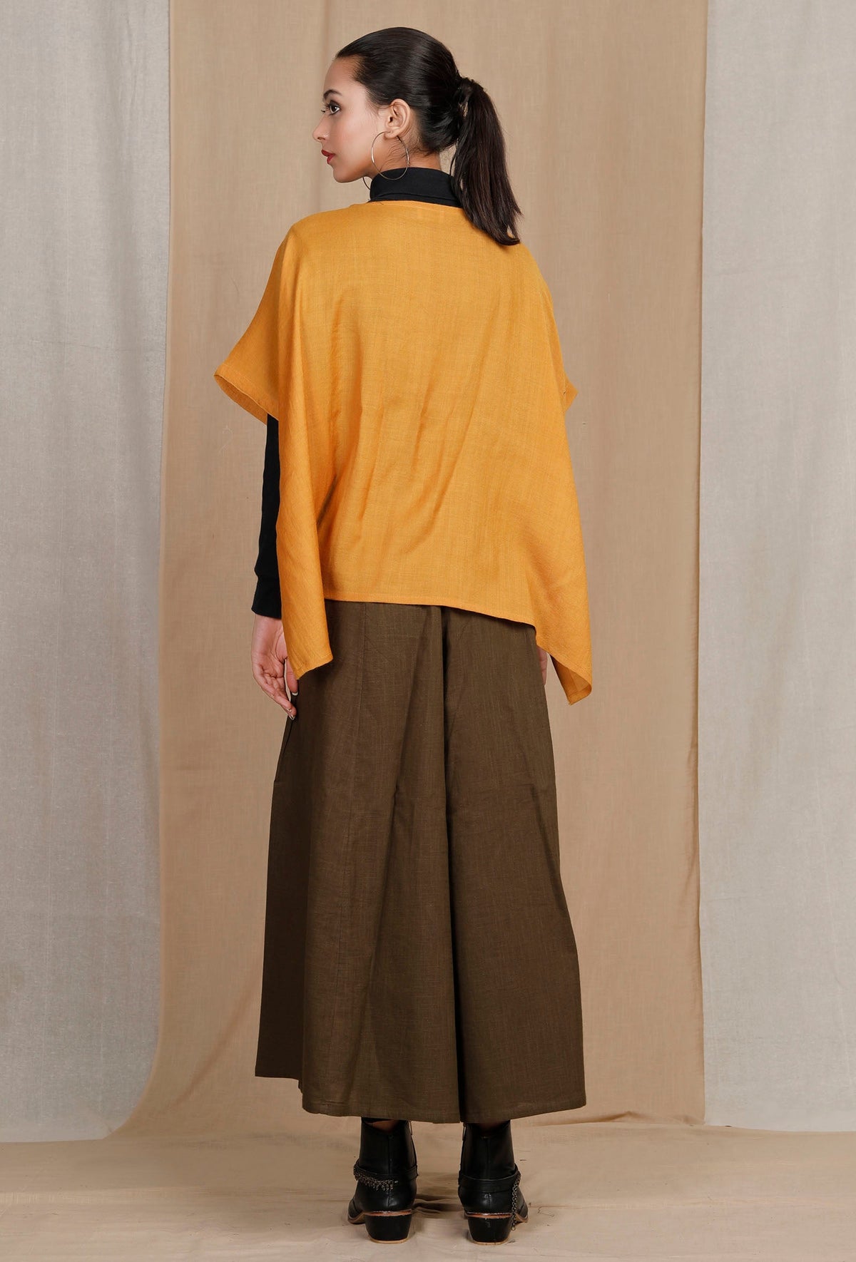 Handcrafted Mustard Pure Woolen Cape サイズ S