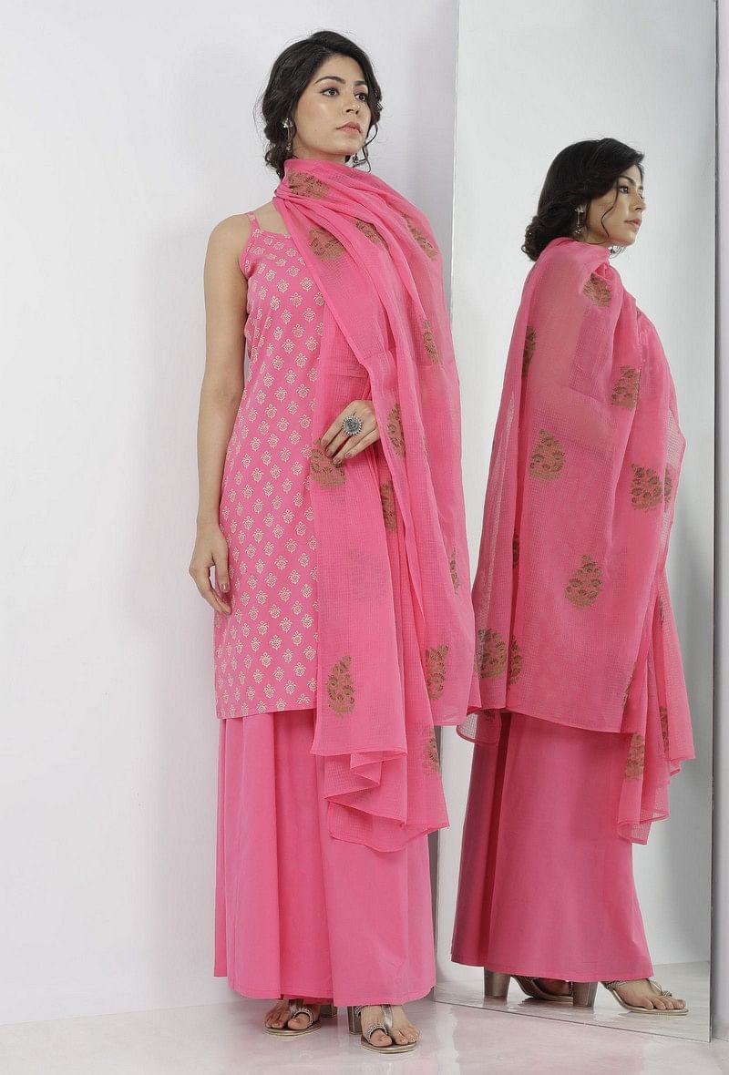 Set of 3: Gul Pink Buti Hand-Block Printed Cotton Slip with Plain Flared Palazzo and Floral Hand-Block Printed Kota Dupatta サイズ M