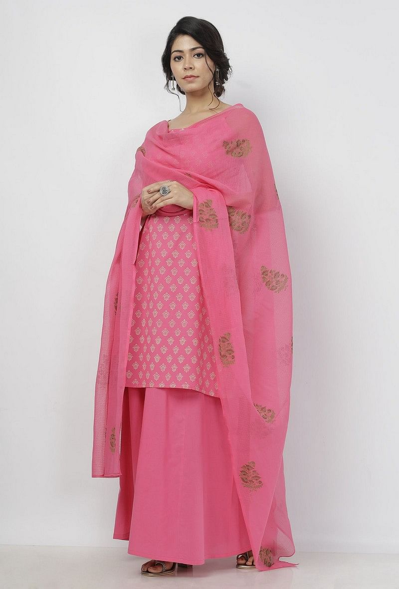 Set of 3: Gul Pink Buti Hand-Block Printed Cotton Slip with Plain Flared Palazzo and Floral Hand-Block Printed Kota Dupatta サイズ M