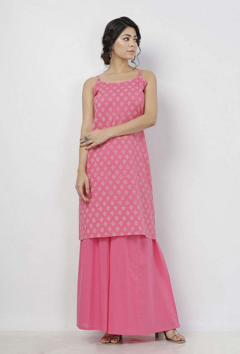 Set of 3: Gul Pink Buti Hand-Block Printed Cotton Slip with Plain Flared Palazzo and Floral Hand-Block Printed Kota Dupatta サイズ M