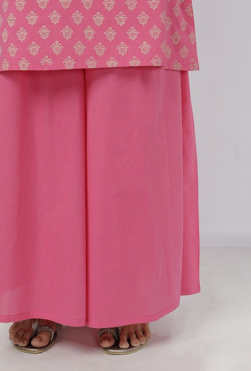 Set of 3: Gul Pink Buti Hand-Block Printed Cotton Slip with Plain Flared Palazzo and Floral Hand-Block Printed Kota Dupatta サイズ M