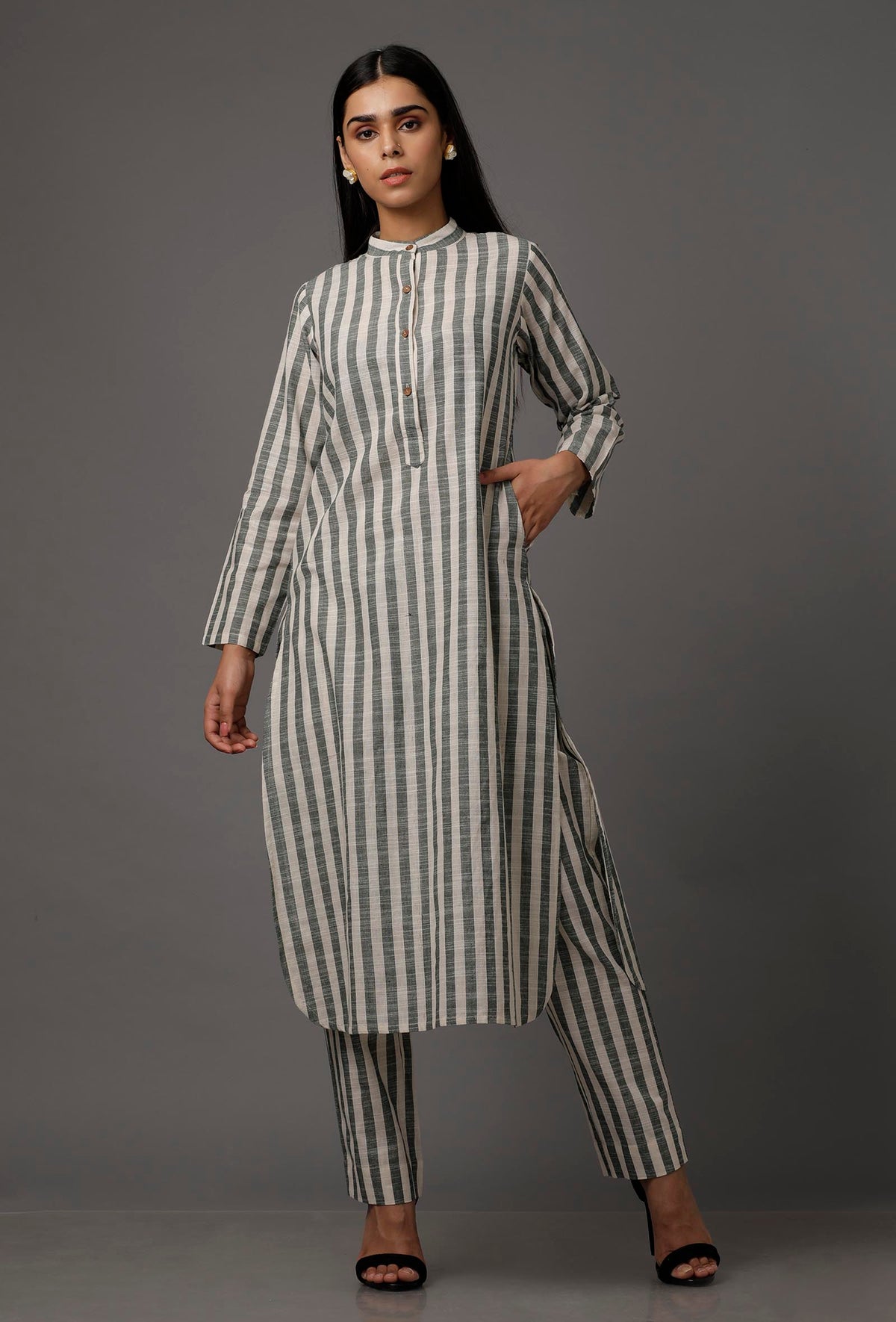 Green and White Stripes Pure Woven Cotton Kurta With Complimentary Matching Mask サイズ XS