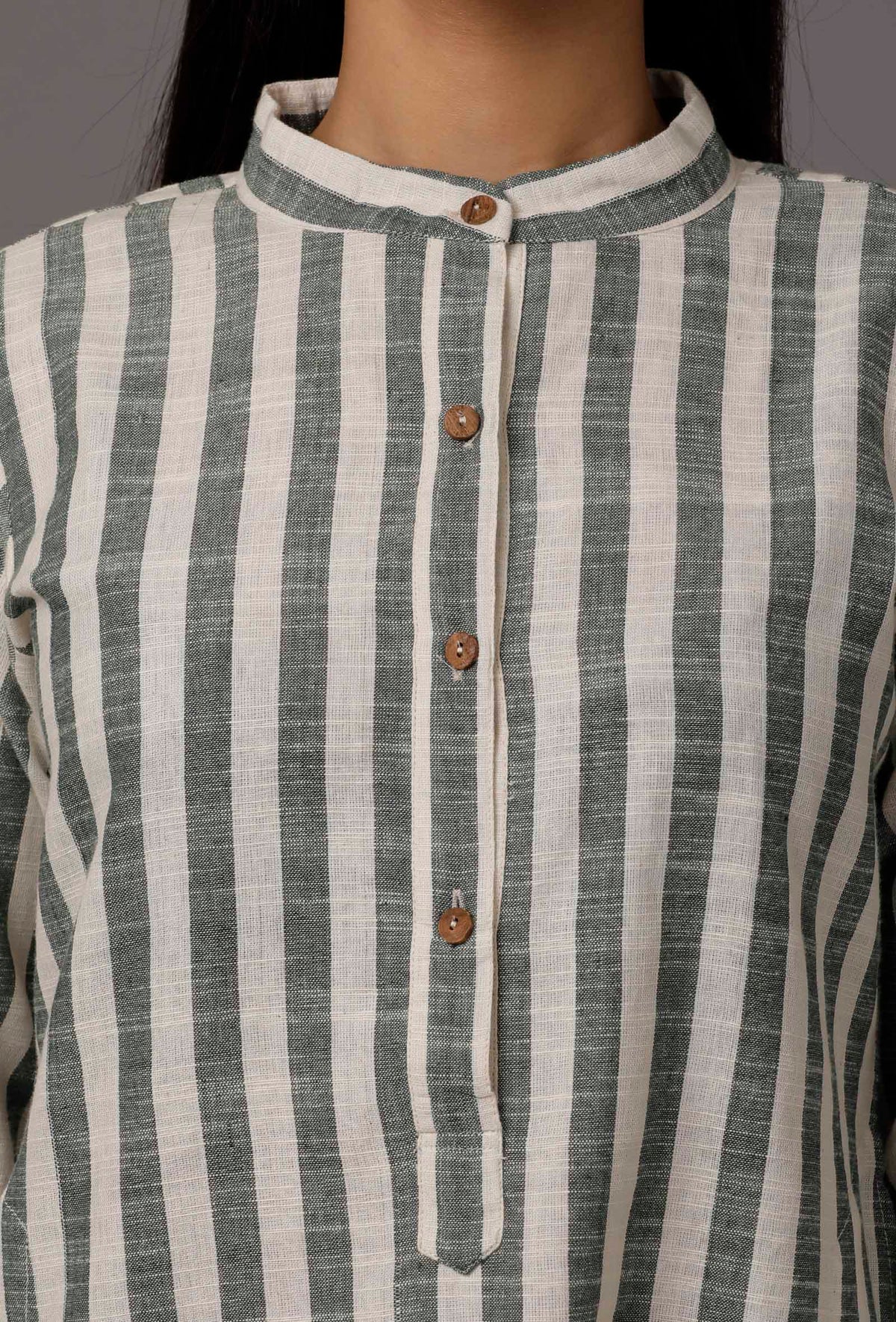 Green and White Stripes Pure Woven Cotton Kurta With Complimentary Matching Mask サイズ XS