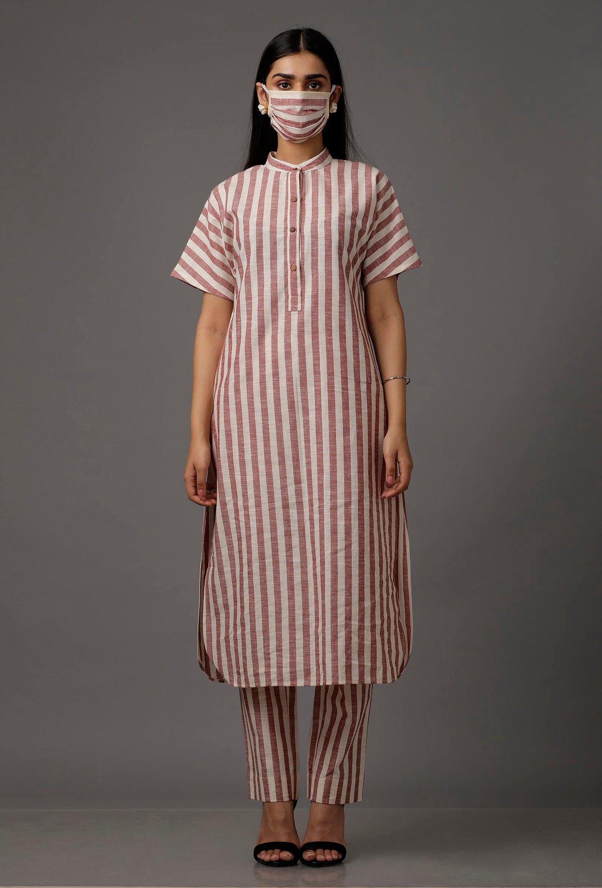 Red and White Stripes Pure Woven Cotton Kurta With Complimentary Matching Mask サイズ M