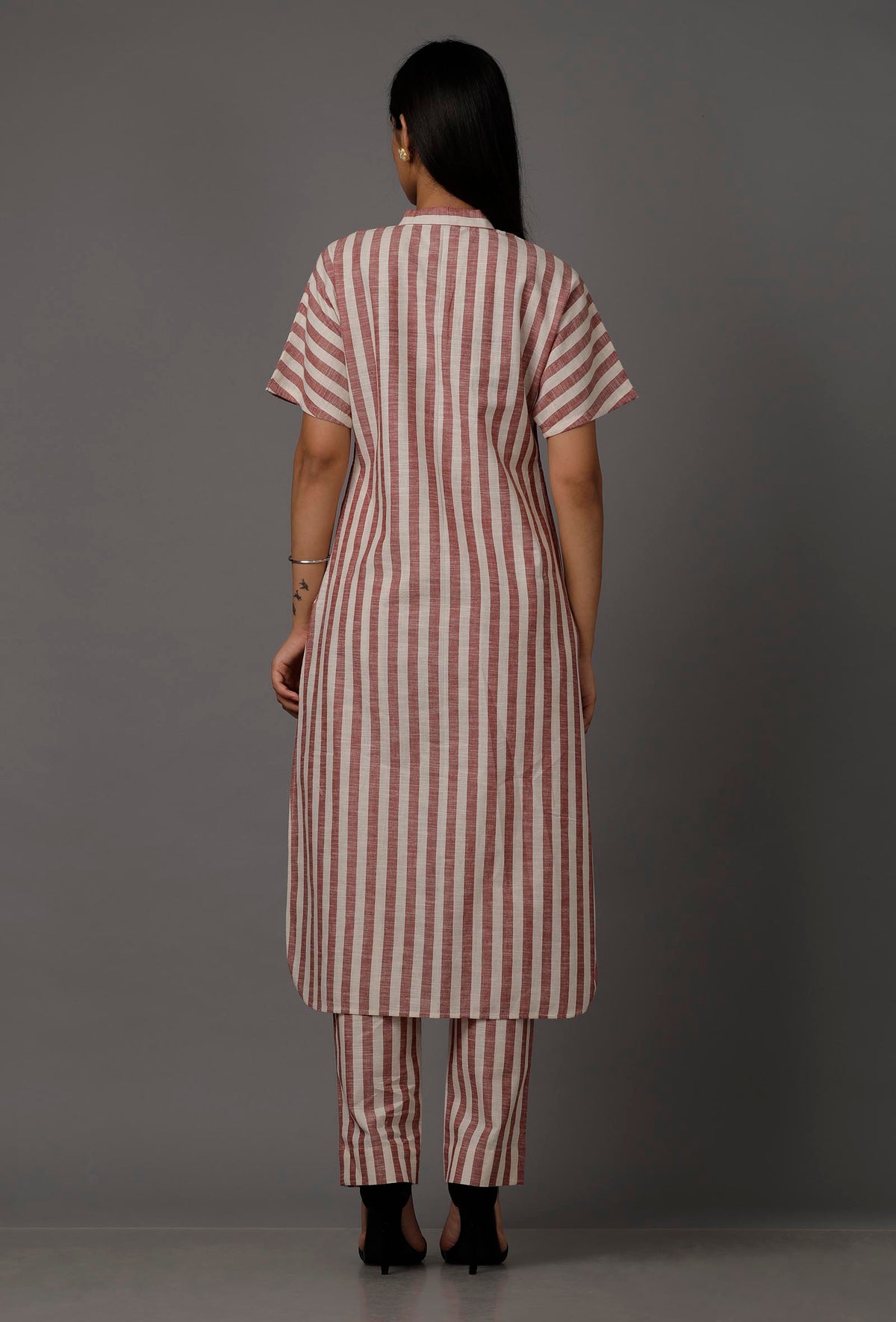 Red and White Stripes Pure Woven Cotton Kurta With Complimentary Matching Mask サイズ M