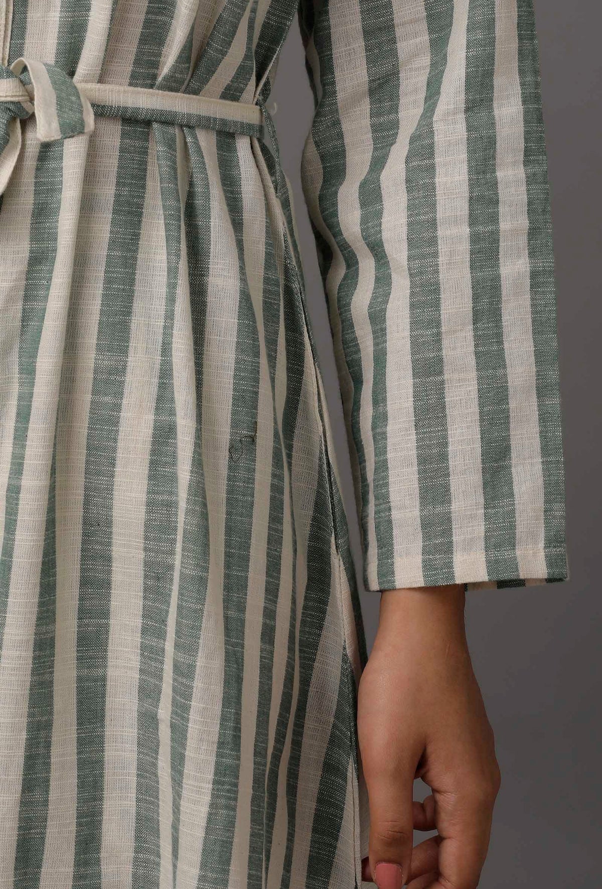 Set of 2: Green and White Stripes Pure Woven Cotton Kurta and Pants サイズ M