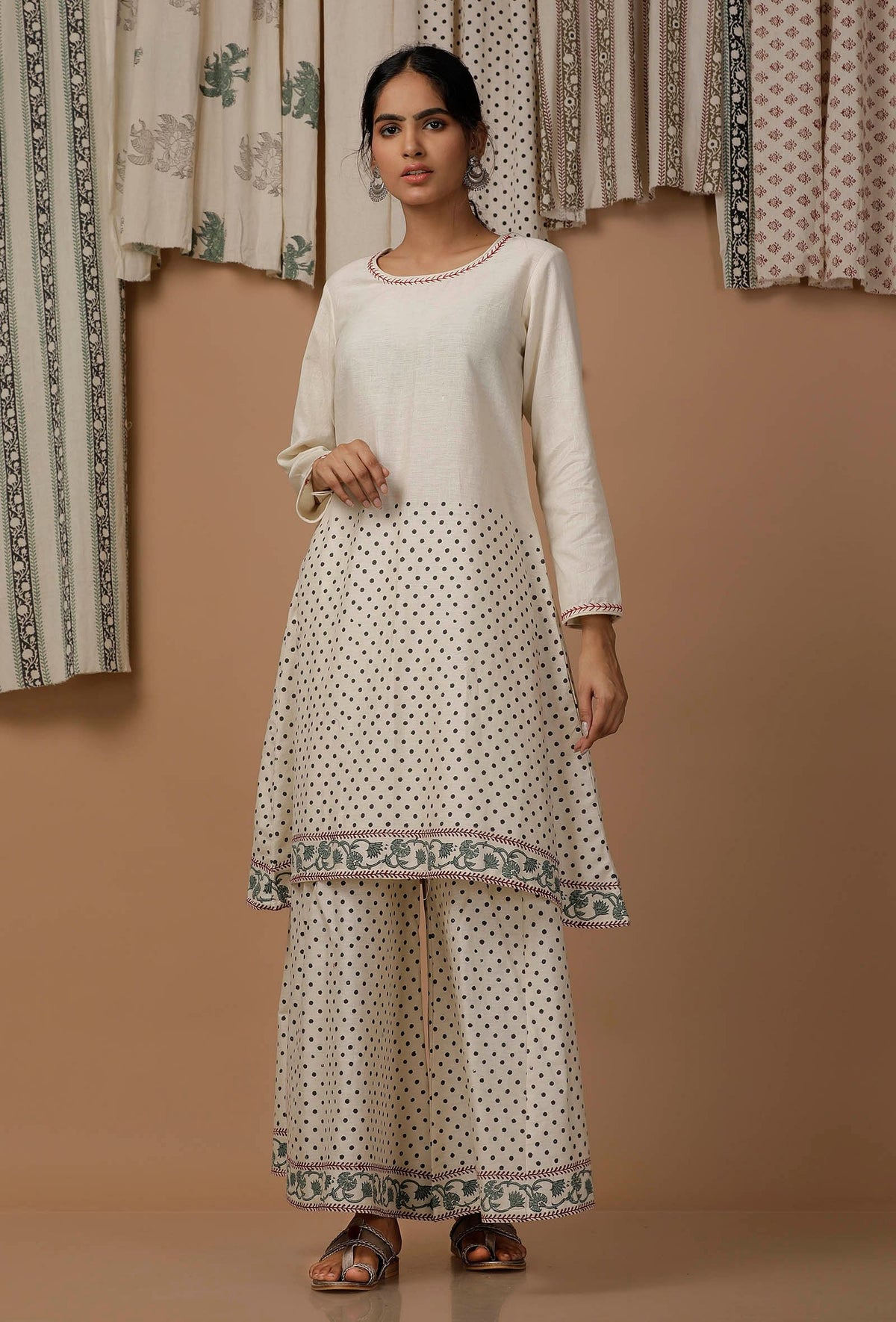 Set of 2: Off White Hand Block Cotton Flex Kurta and Palazzo サイズ S