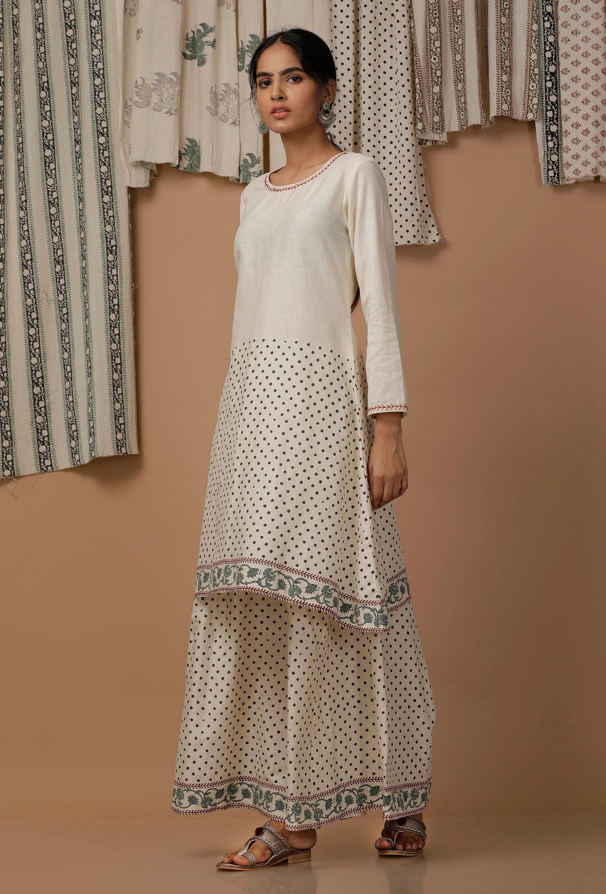 Set of 2: Off White Hand Block Cotton Flex Kurta and Palazzo サイズ S