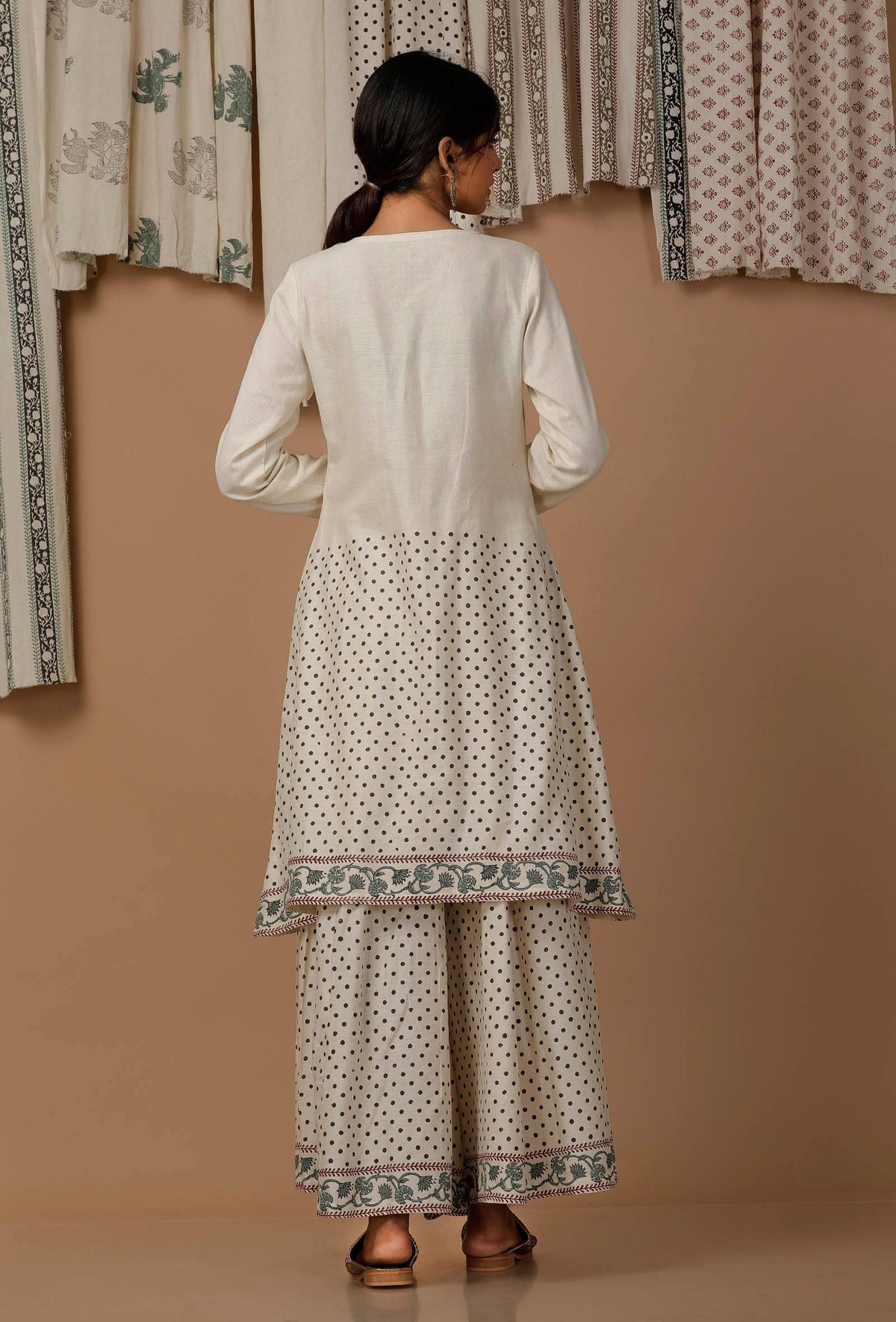Set of 2: Off White Hand Block Cotton Flex Kurta and Palazzo サイズ S