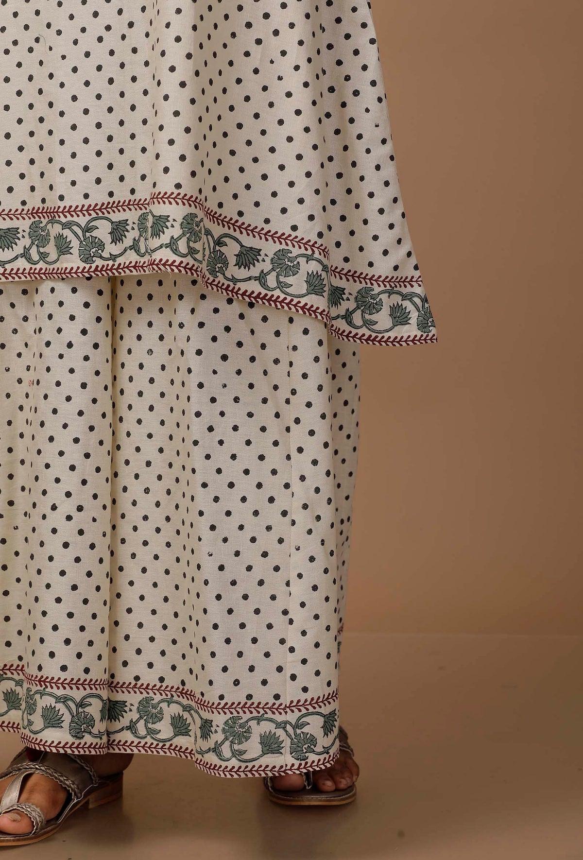 Set of 2: Off White Hand Block Cotton Flex Kurta and Palazzo サイズ S