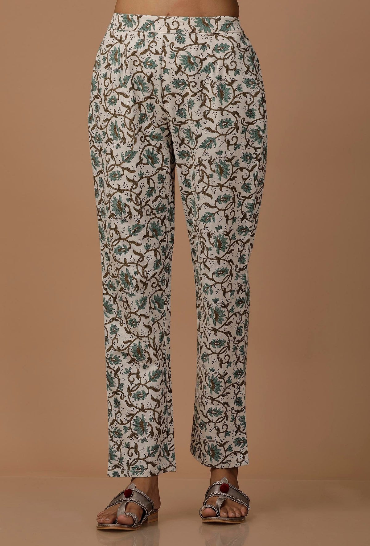 White and Blue Floral Cotton Flex Pants サイズ L