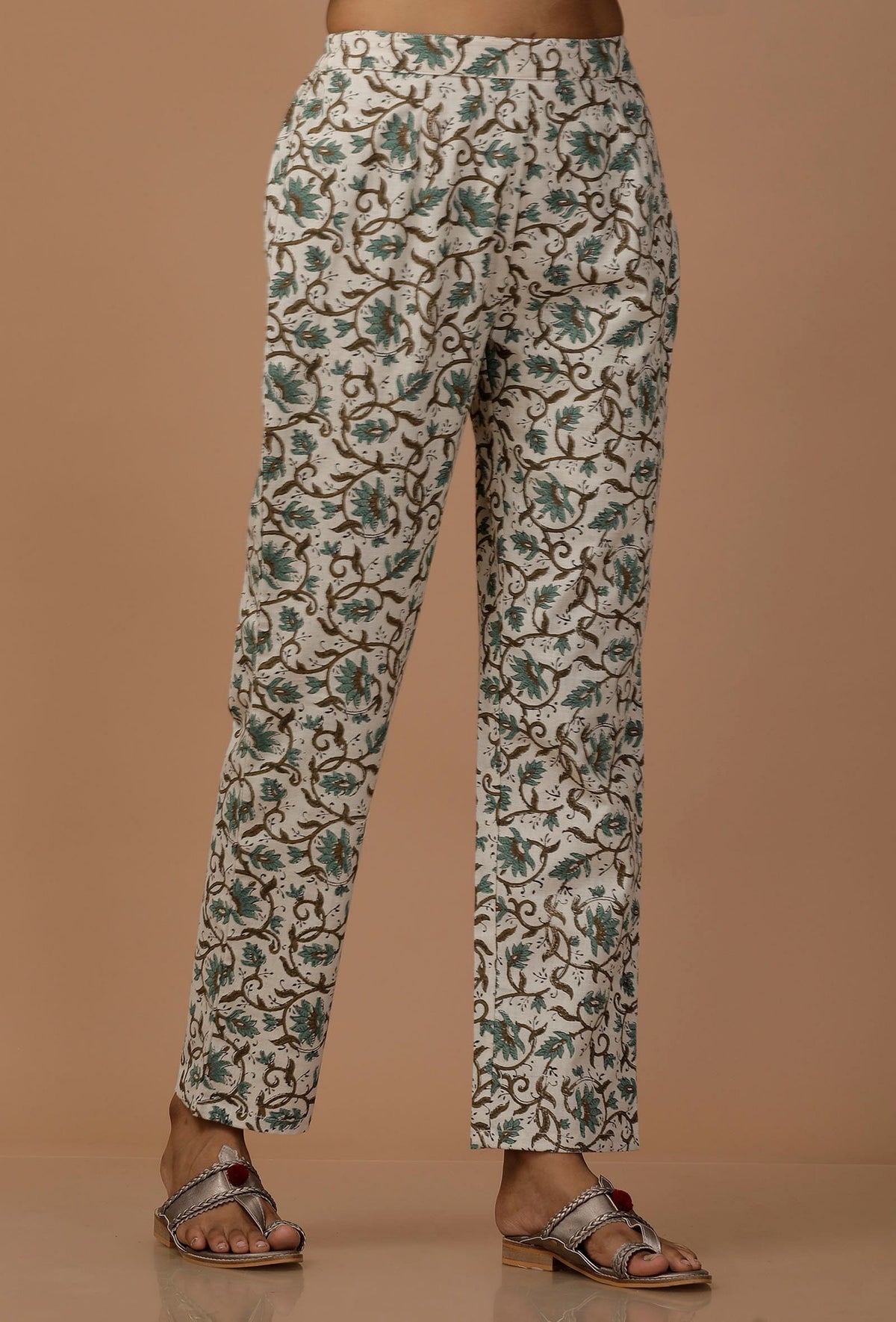 White and Blue Floral Cotton Flex Pants サイズ L