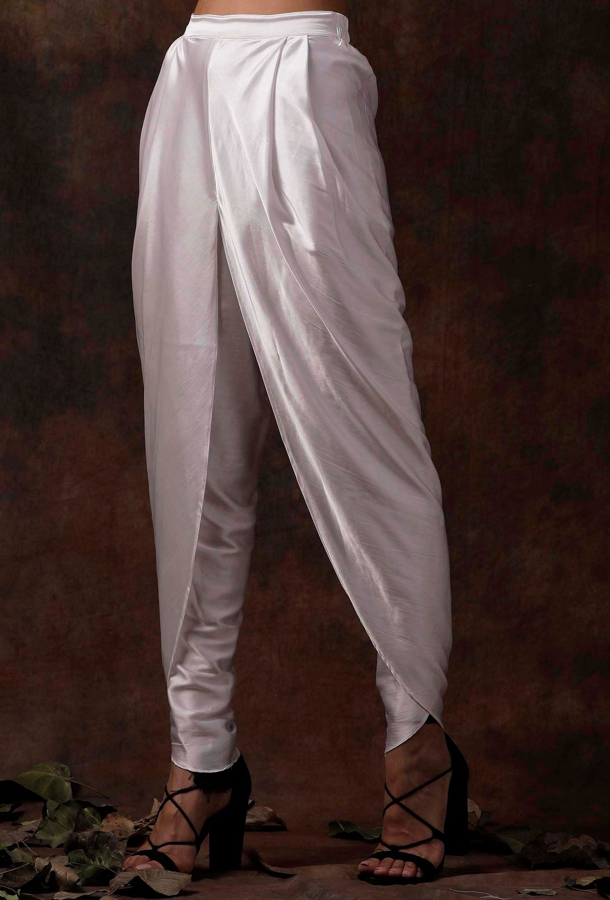 Set of 2: White Slip Satin Blouse and Dhoti サイズ XL