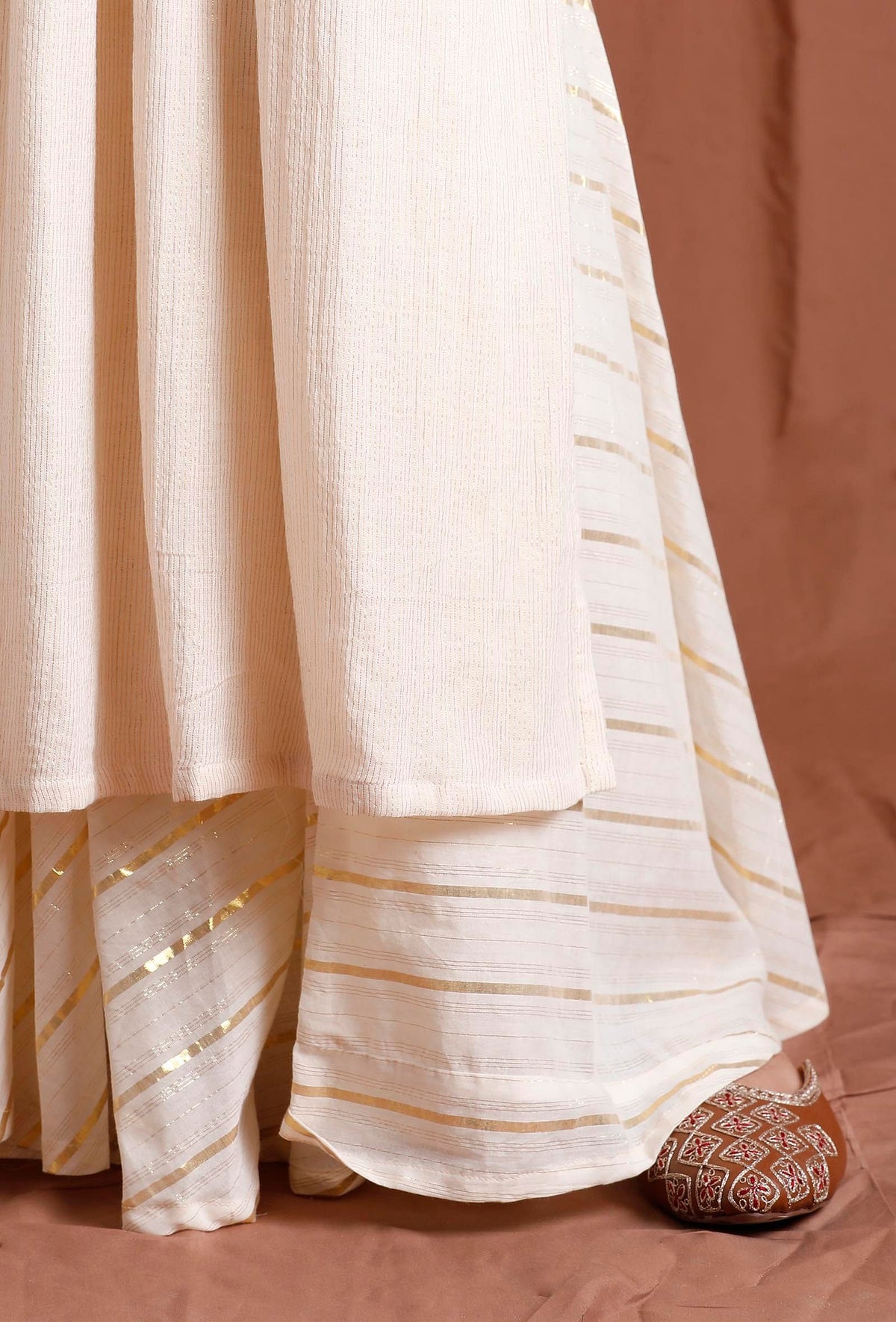 Off White and Golden Gathered Slip Kurta サイズ XL