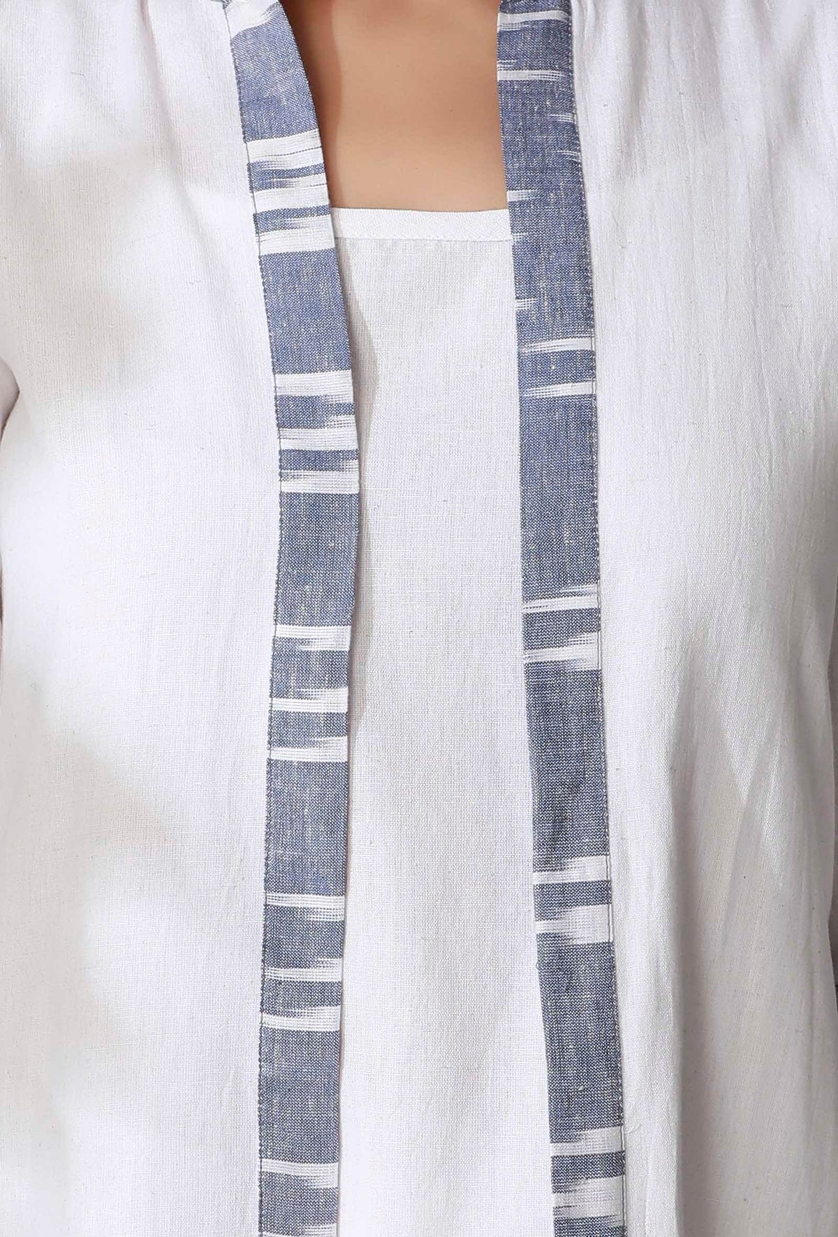 White And Blue Ikkat Gathered Front Open Overlay サイズ XS