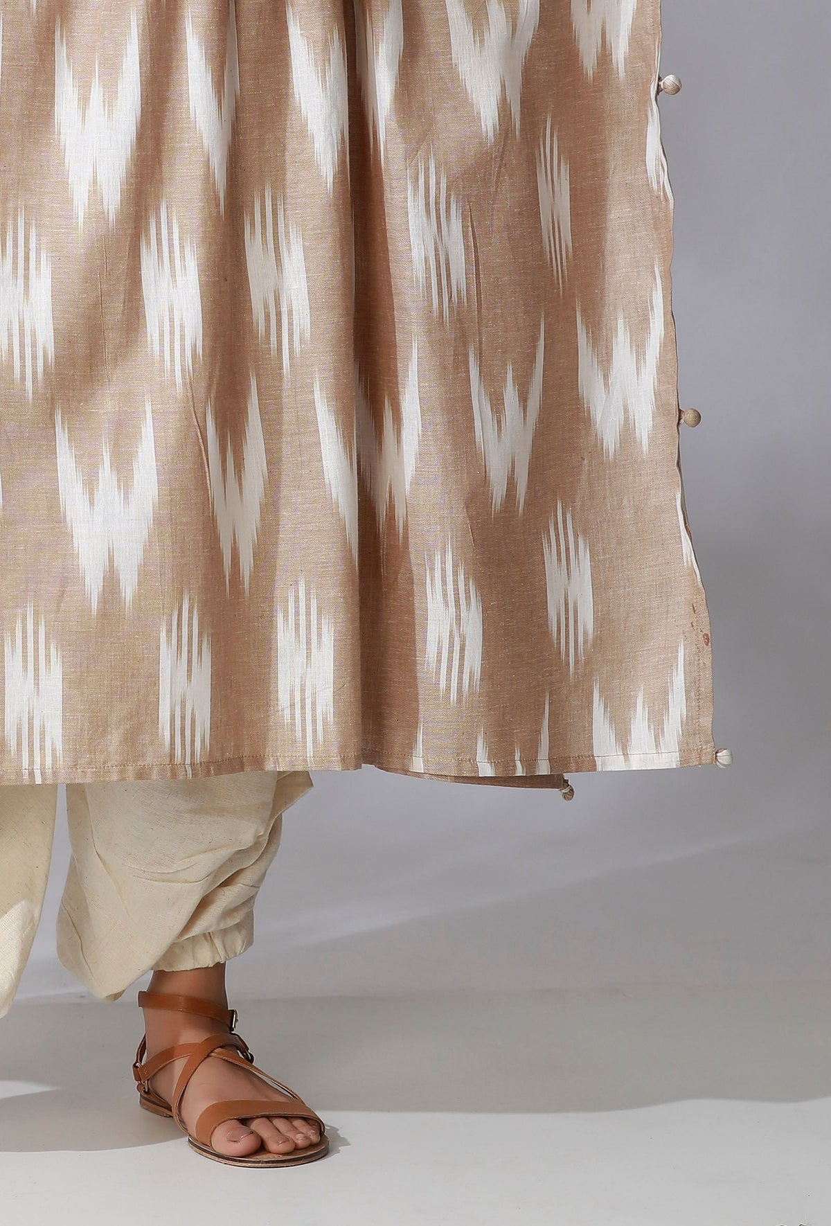 Beige Ikkat Side Tie Up Kaftan Kurta サイズ S