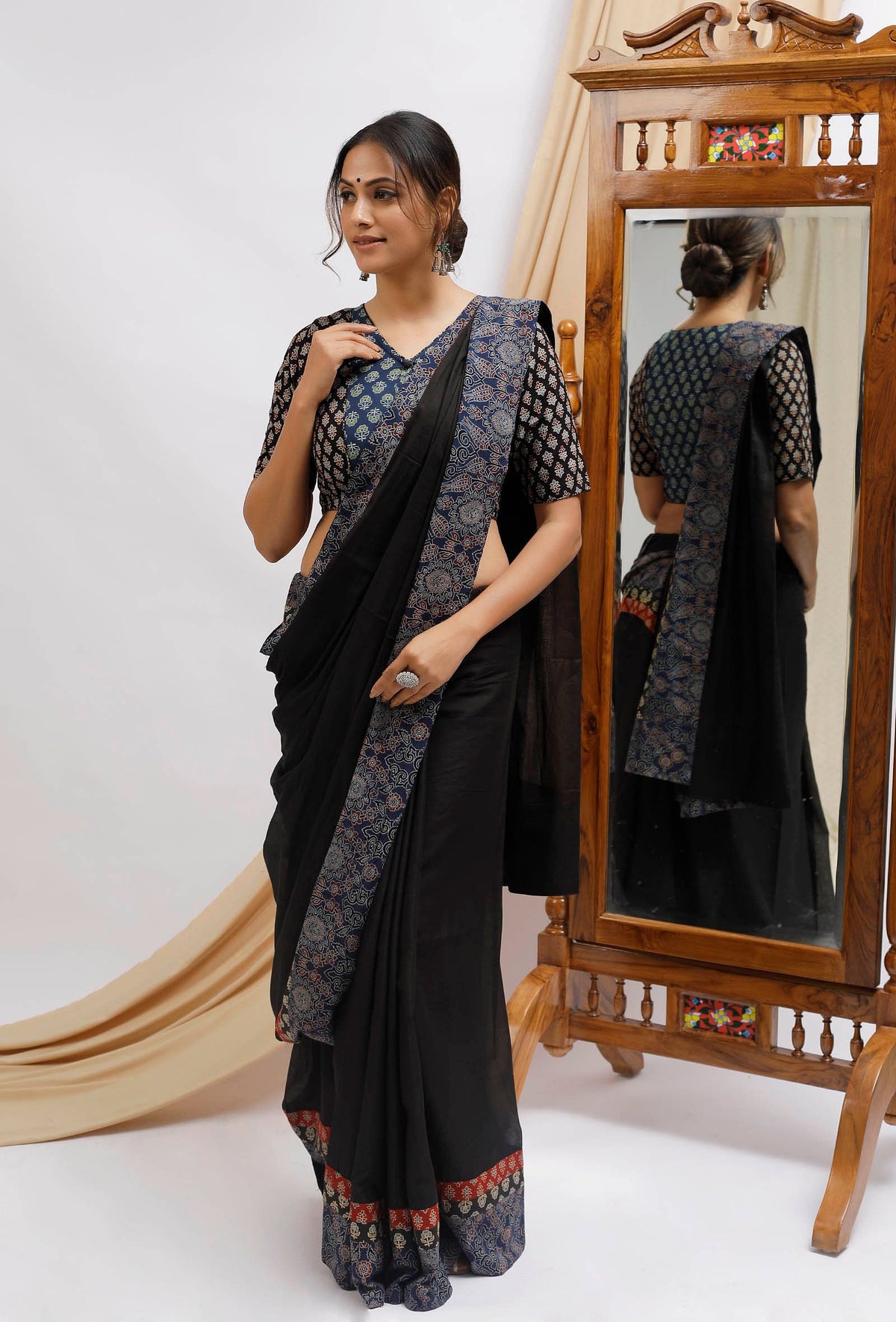 Black And Blue Ajrak Print Front Open Cotton Blouse サイズ S
