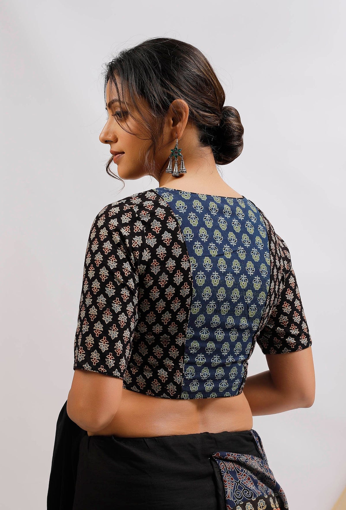 Black And Blue Ajrak Print Front Open Cotton Blouse サイズ L