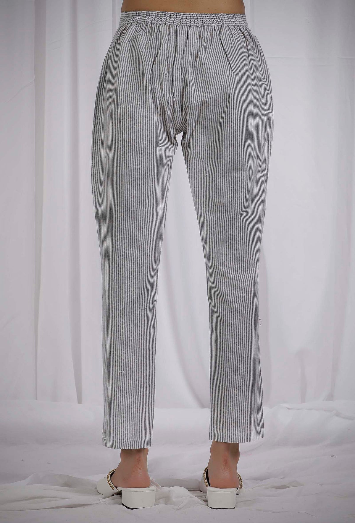 Grey Striped Straight Fit Cotton Pants サイズ XS