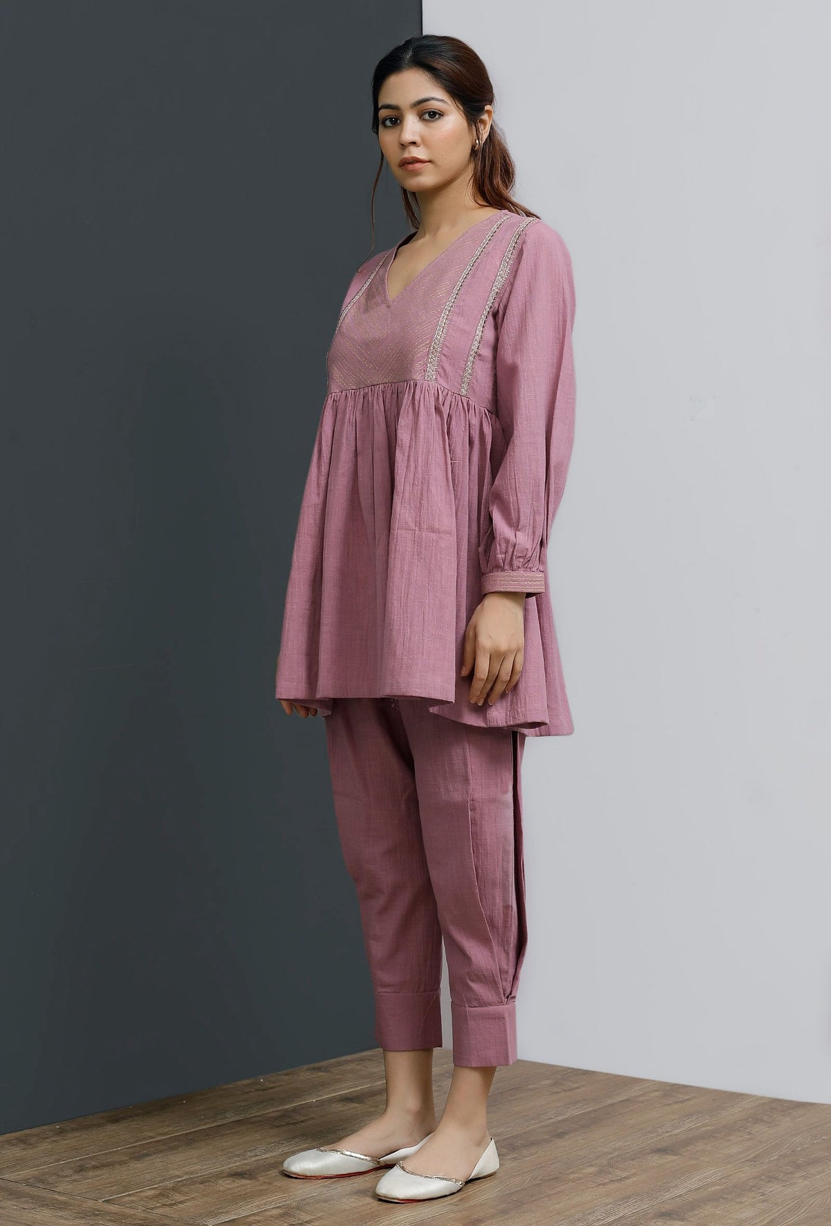 Set of 2: Onion Pink Hand-Block Gathered Short Kurta with Solid Onion Pink Side Pleated Pants サイズ XXXL