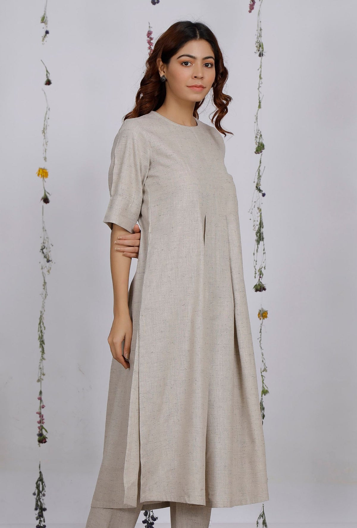 Beige Straight Cotton Flared Kurta サイズ S