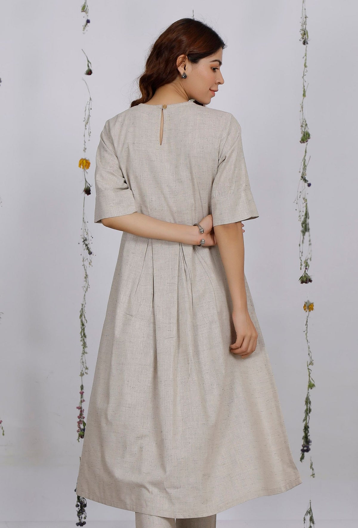 Beige Straight Cotton Flared Kurta サイズ S