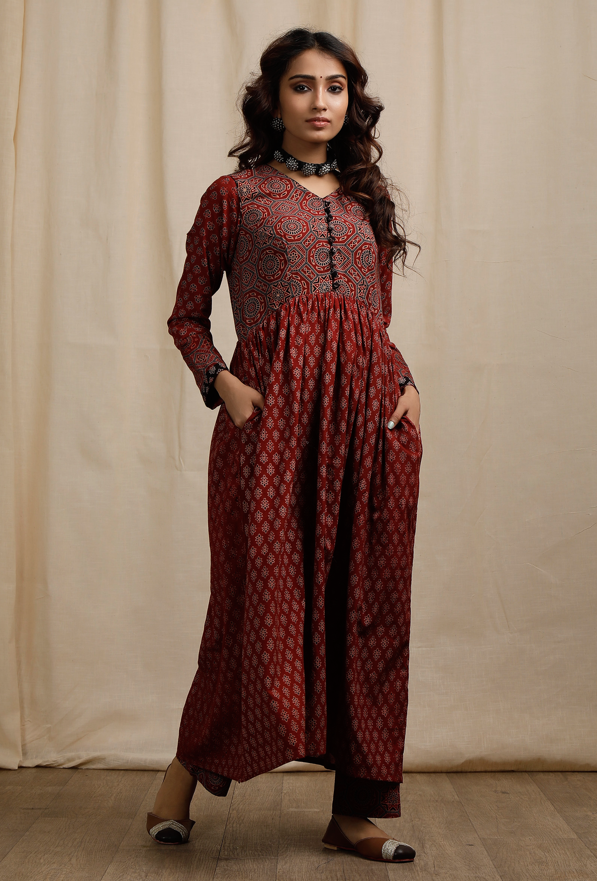 Set of 2: Red Ajrakh Print Flared and Gathered Kurta with Pockets and Red Ajrakh Print Straight Pants サイズ S