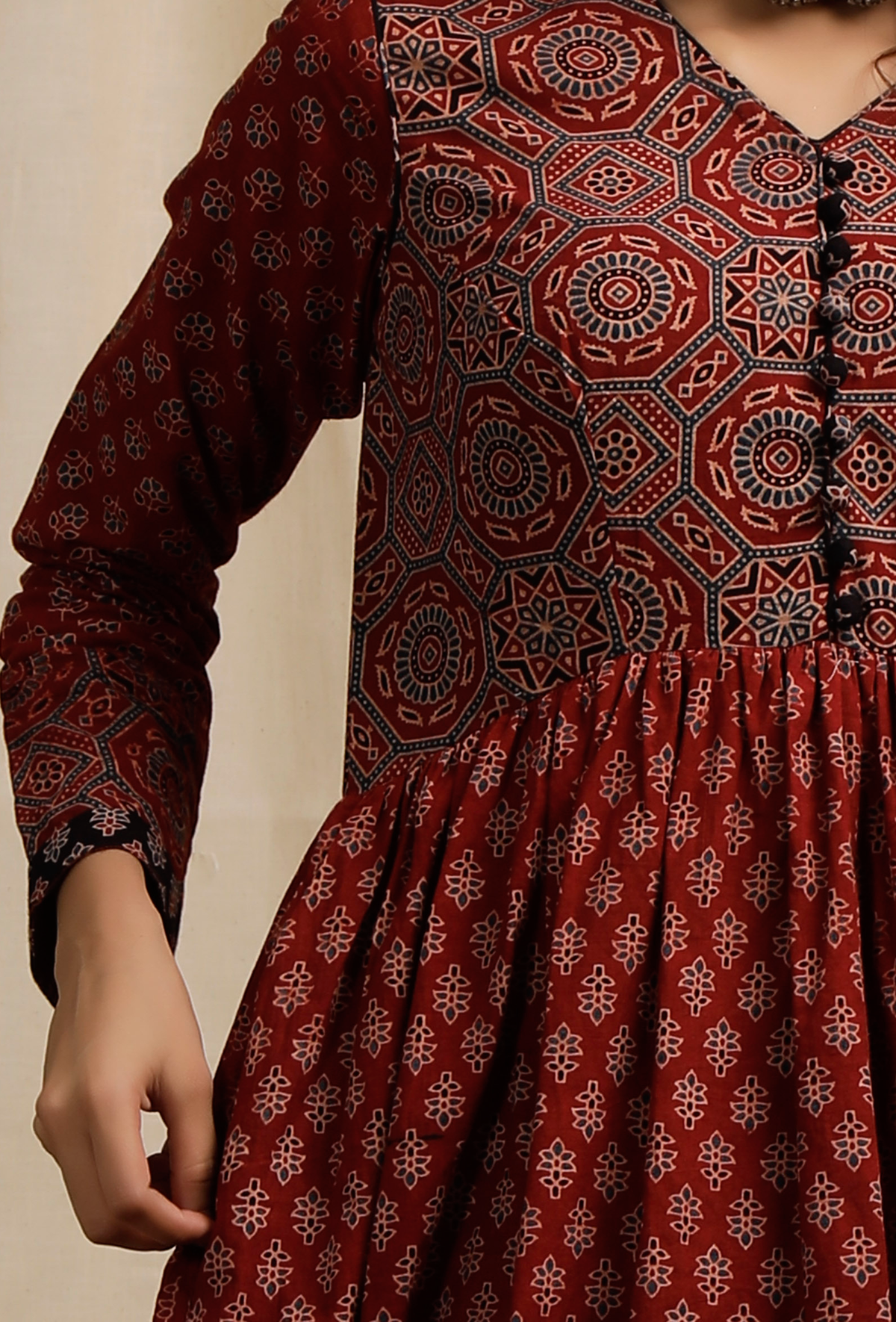 Set of 2: Red Ajrakh Print Flared and Gathered Kurta with Pockets and Red Ajrakh Print Straight Pants サイズ XS