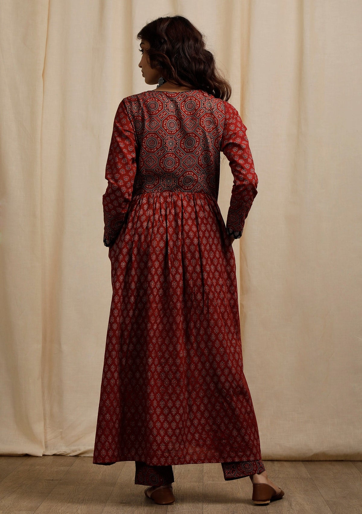 Red Ajrakh Print Flared and Gathered Kurta with Pockets サイズ XL
