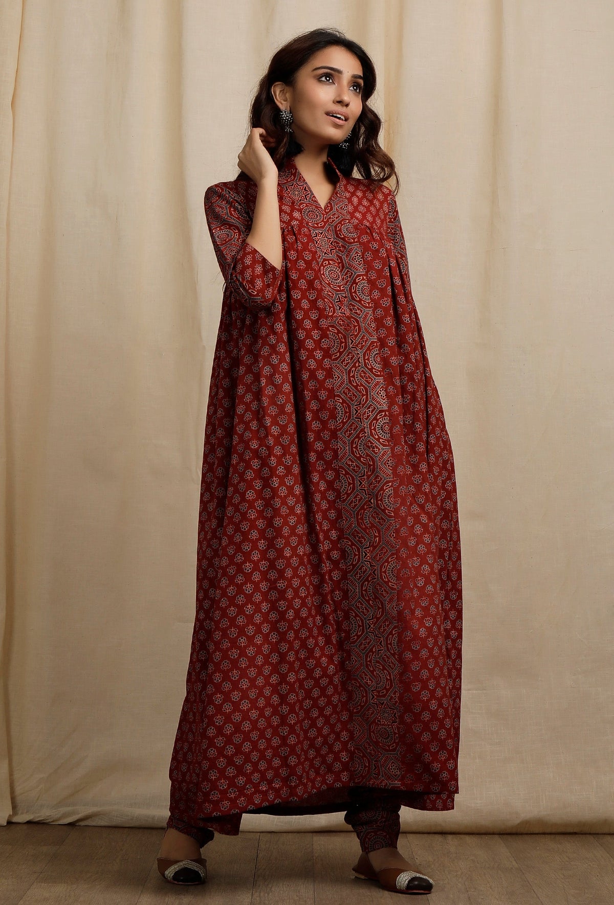 Set of 2: Red Ajrakh Print Gathered and Flared Kurta with Ajrakh Print Churidar サイズ XS