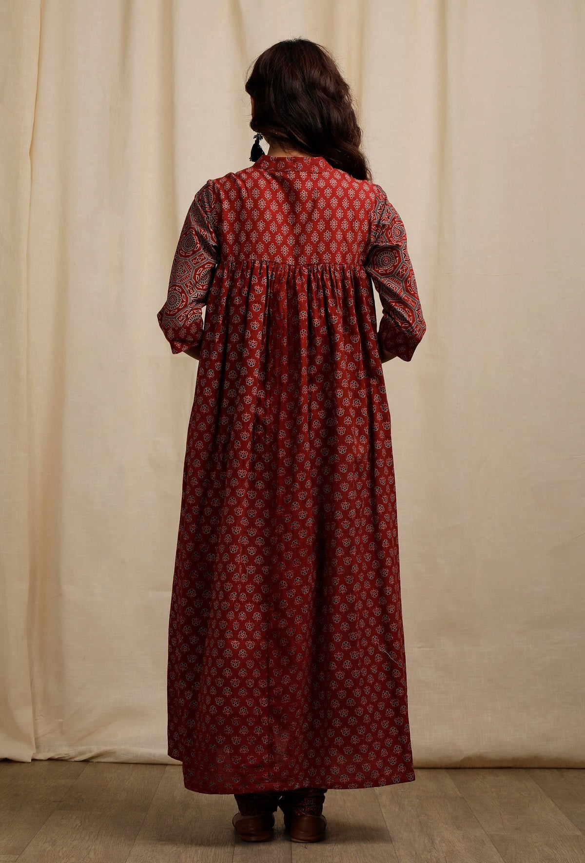 Set of 2: Red Ajrakh Print Gathered and Flared Kurta with Ajrakh Print Churidar サイズ XS