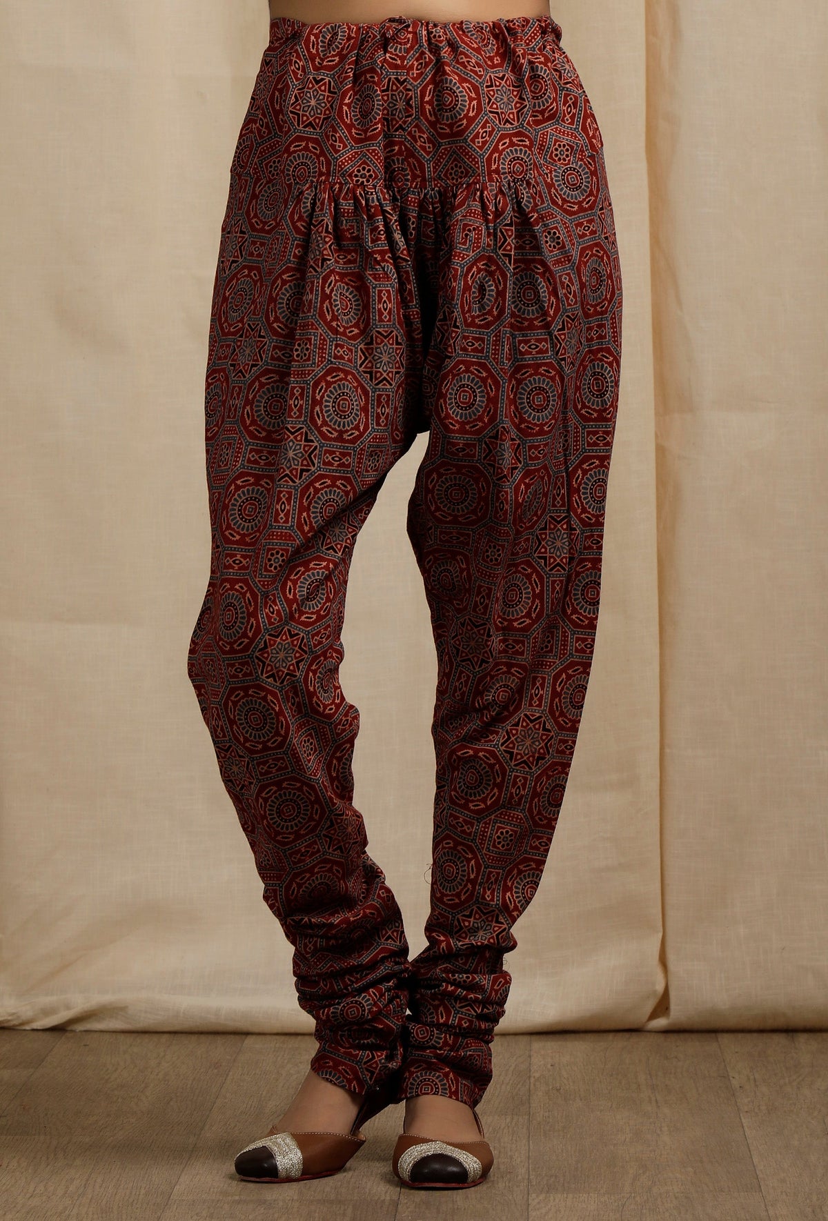 Set of 2: Red Ajrakh Print Gathered and Flared Kurta with Ajrakh Print Churidar サイズ S