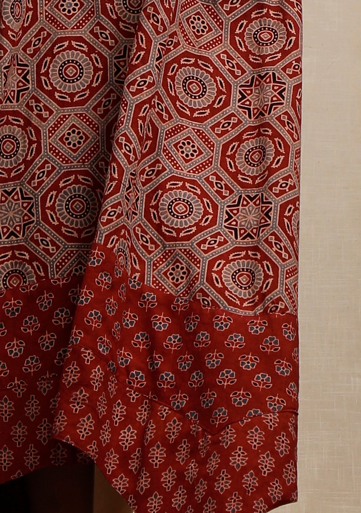 Red Ajrakh Print Sleeveless Asymmetrical Dress サイズ XS