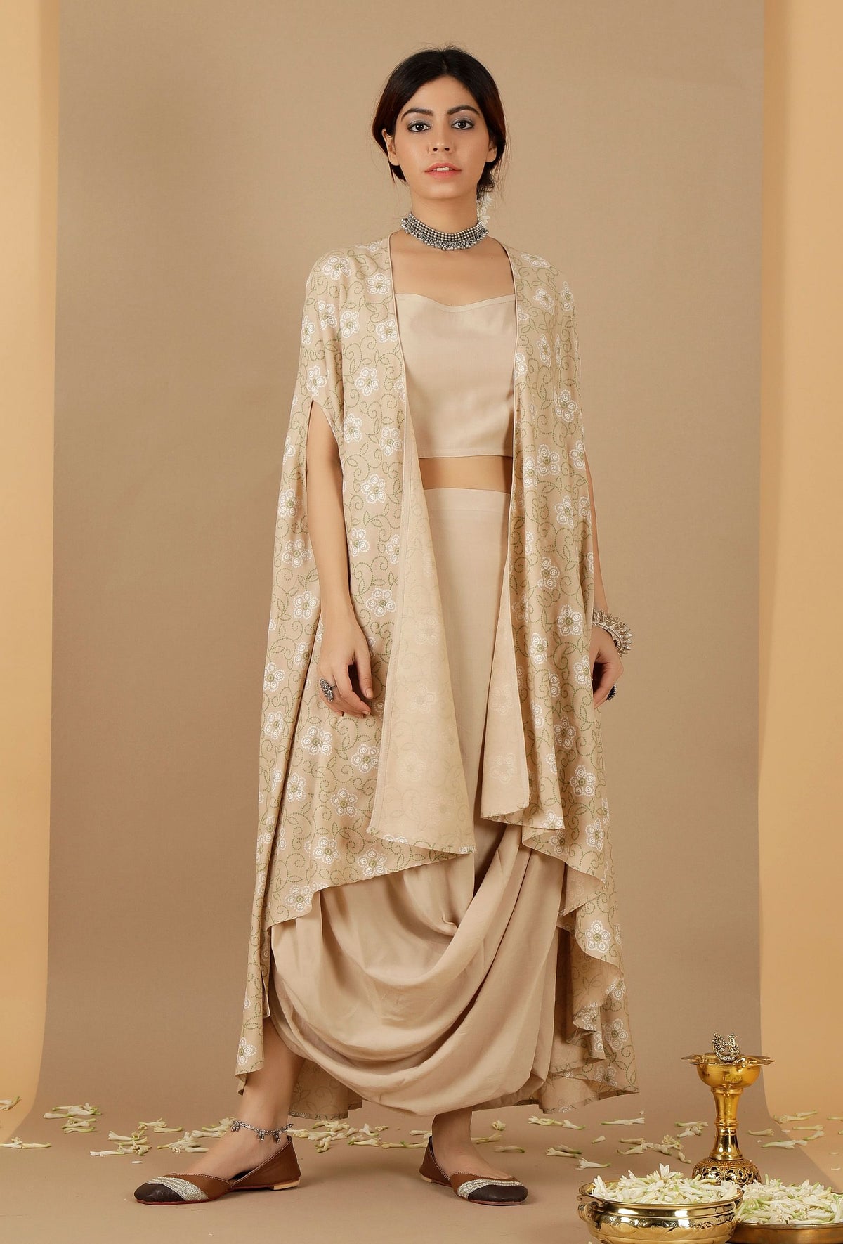 Beige Bandhani Asymmetrical Cape サイズ XXXL