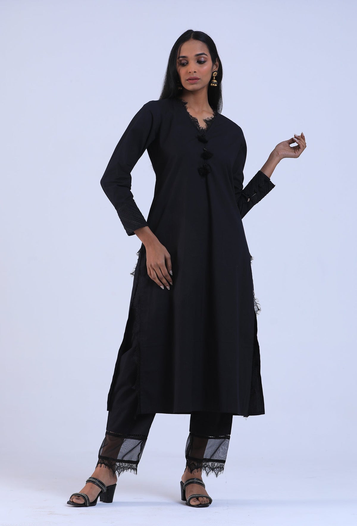 Women Black V-Neck Cotton Kurta サイズ S