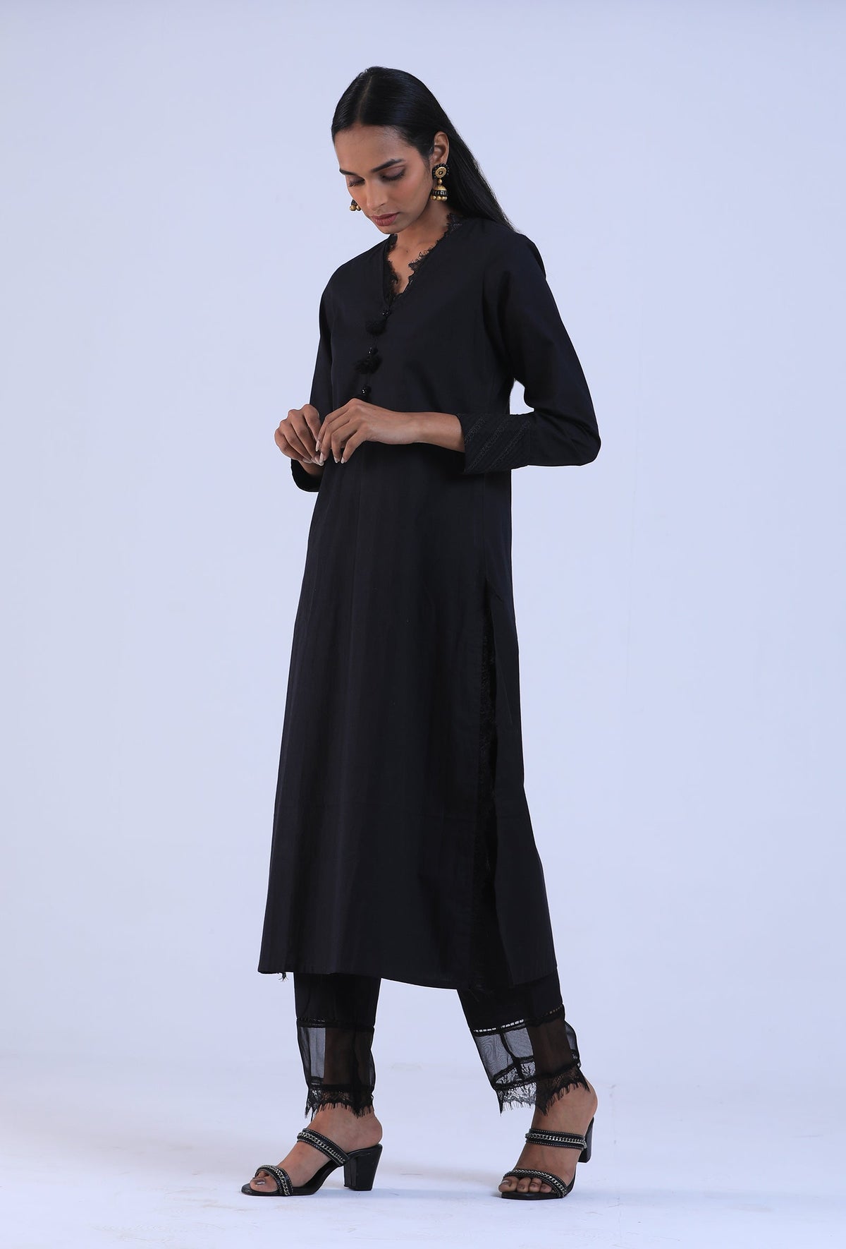 Women Black V-Neck Cotton Kurta サイズ XS