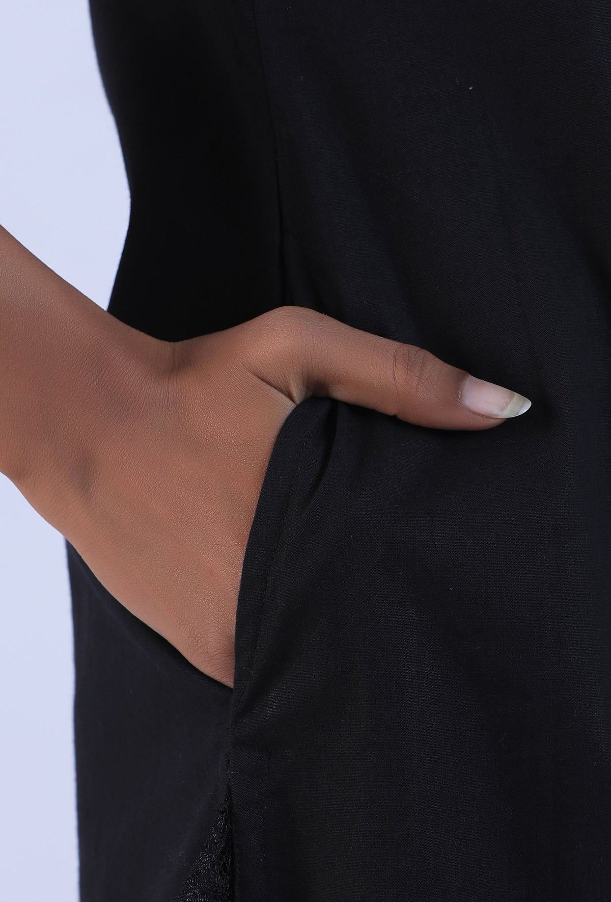 Women Black V-Neck Cotton Kurta サイズ M