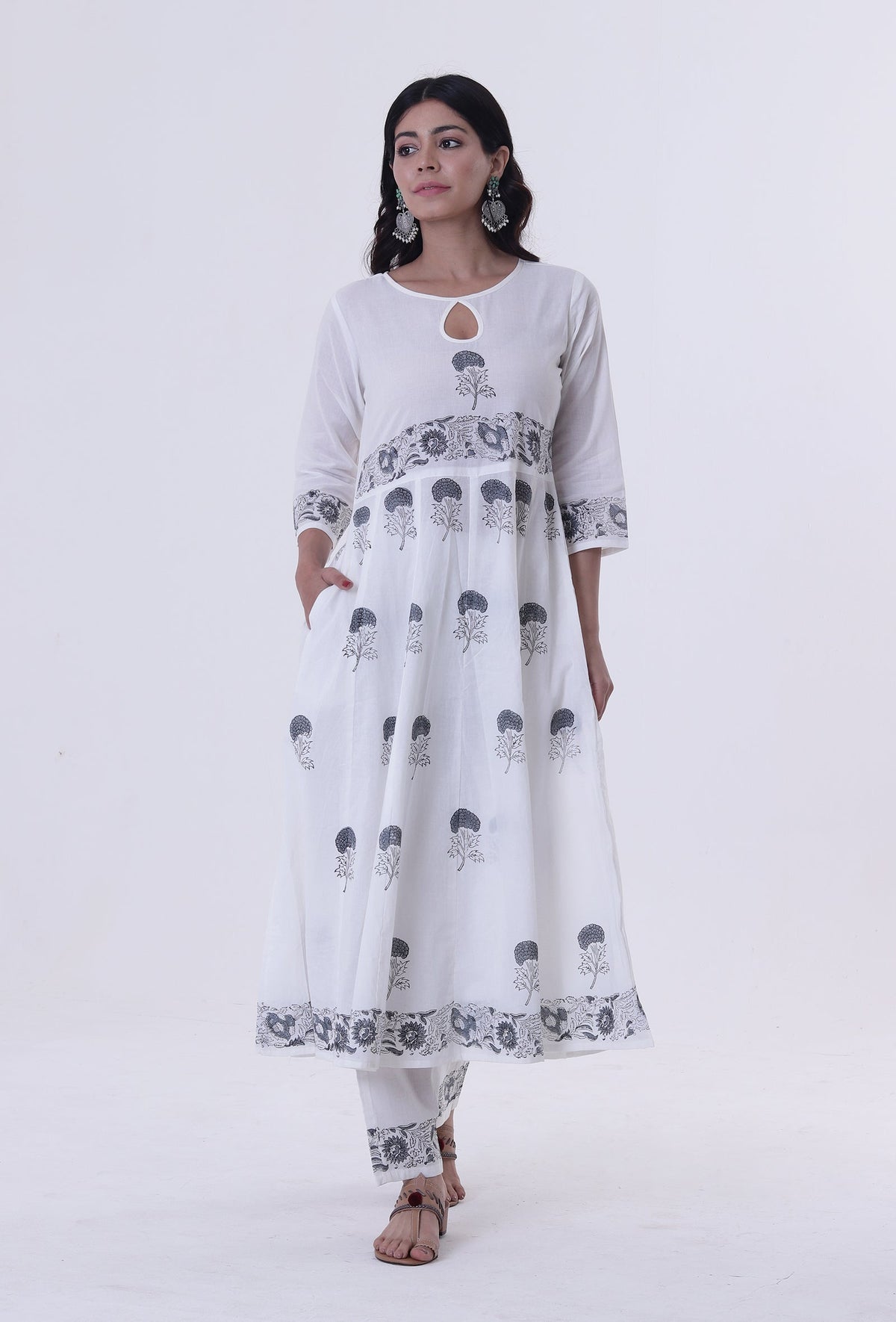 Set of 2: White Color Cotton Block Printed with Multicolor Motif Kurta & Pant クルタ S・パンツ XS