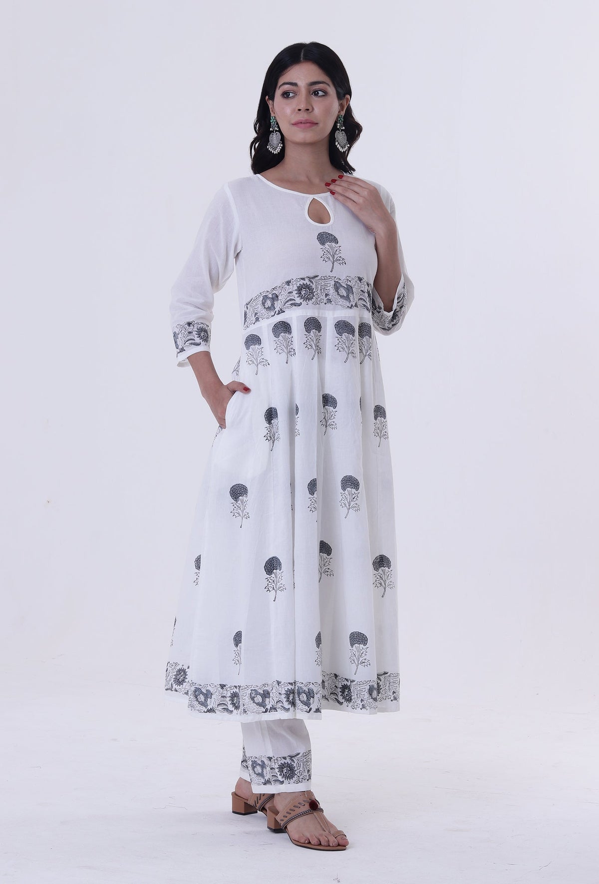 Set of 2: White Color Cotton Block Printed with Multicolor Motif Kurta & Pant クルタ S・パンツ XS