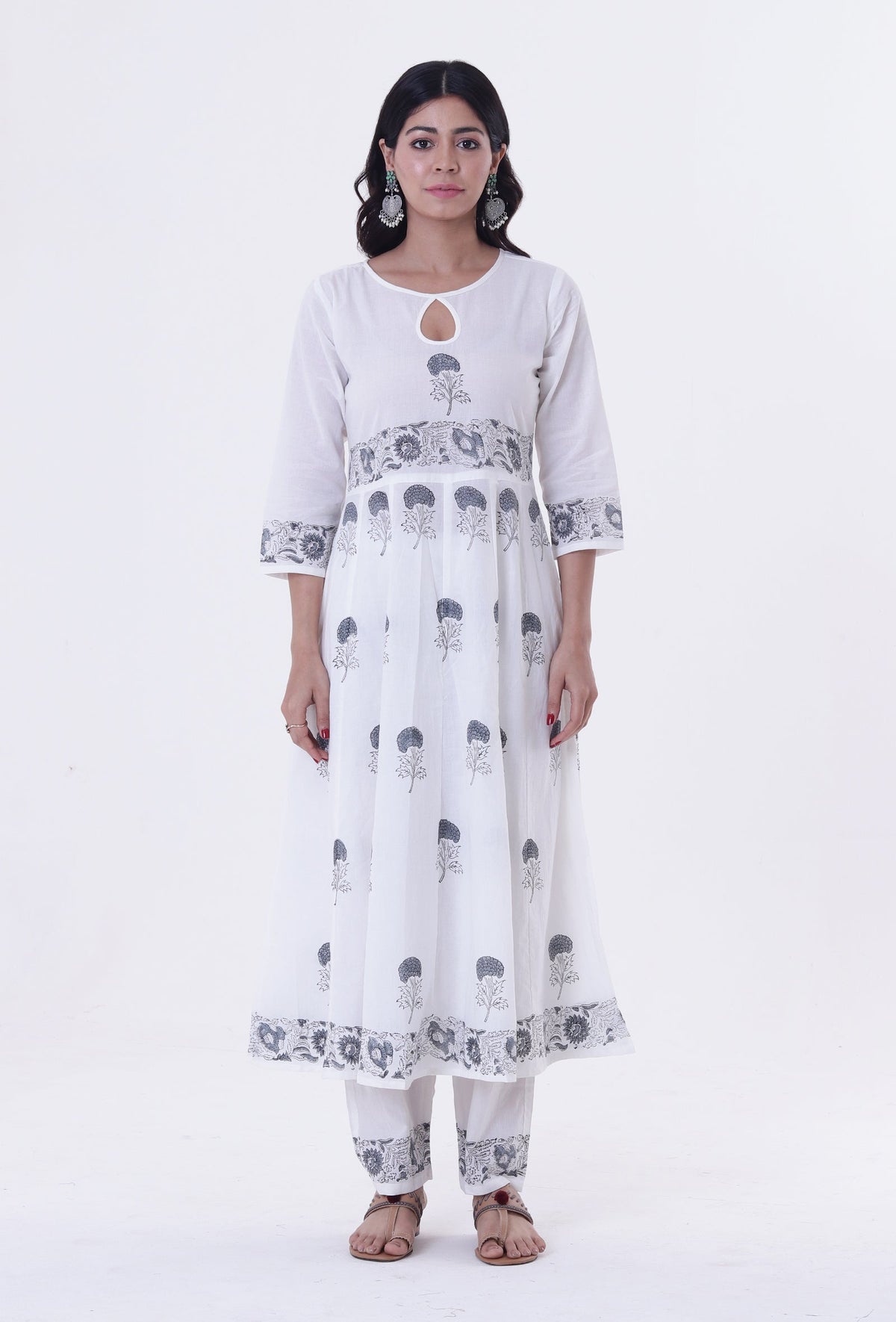 White Color Cotton Block Printed With Multicolor Motif Kurta サイズ S
