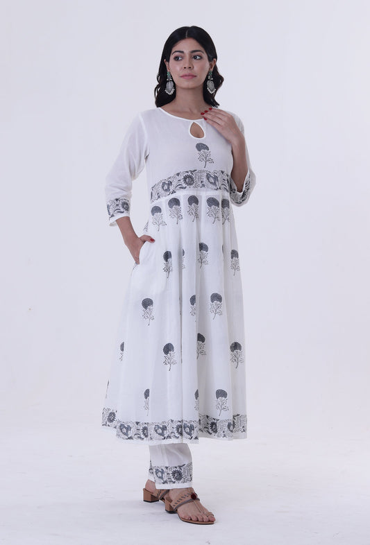 White Color Cotton Block Printed With Multicolor Motif Kurta サイズ S