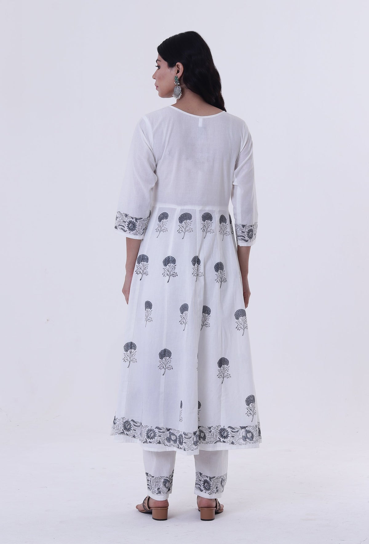 White Color Cotton Block Printed With Multicolor Motif Kurta サイズ S
