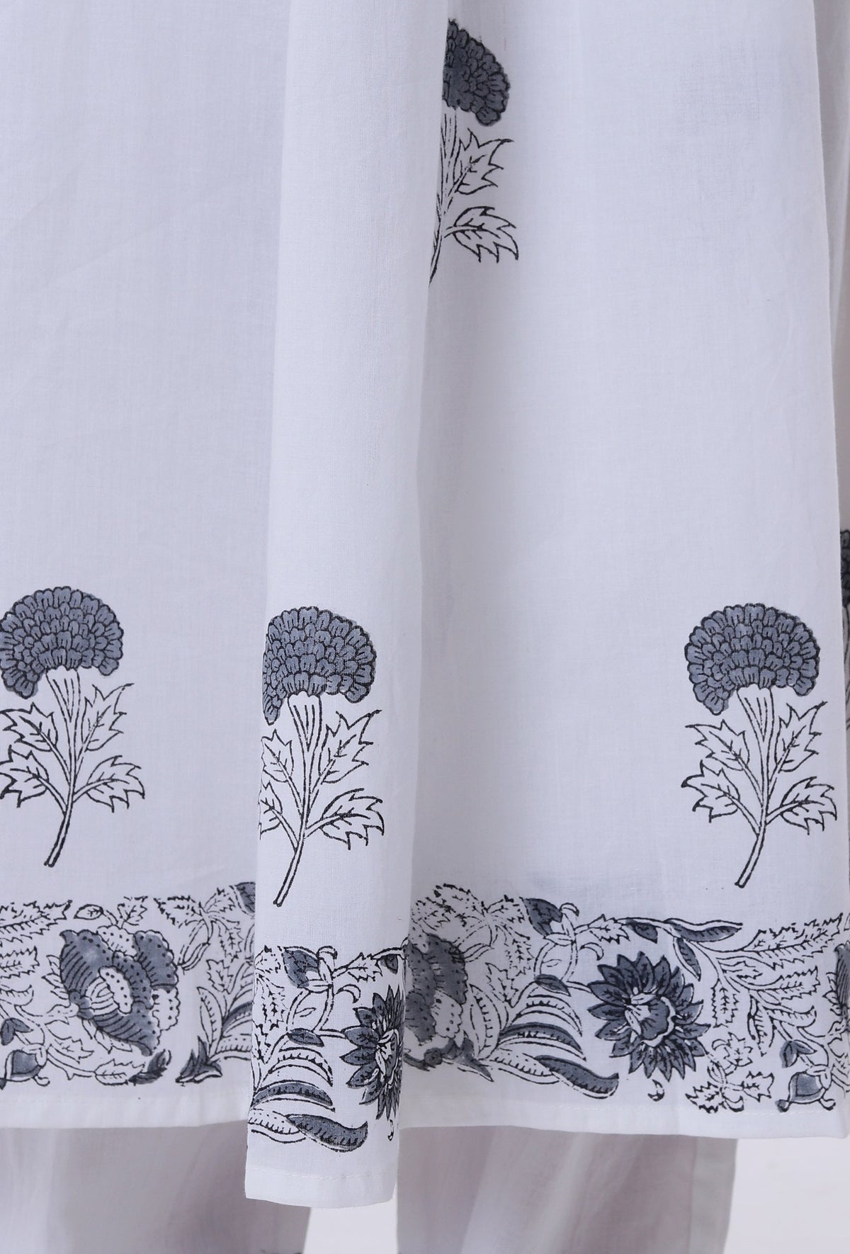 White Color Cotton Block Printed With Multicolor Motif Kurta サイズ S