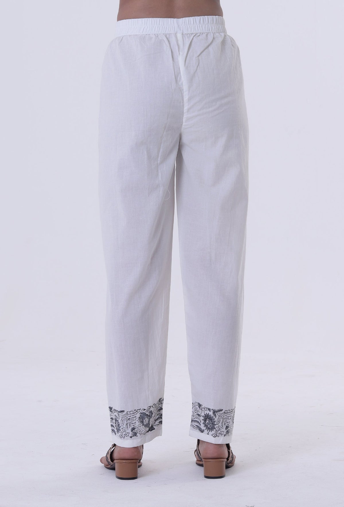 White Color Cotton Block Printed With Multicolor Motif Pant サイズ XS