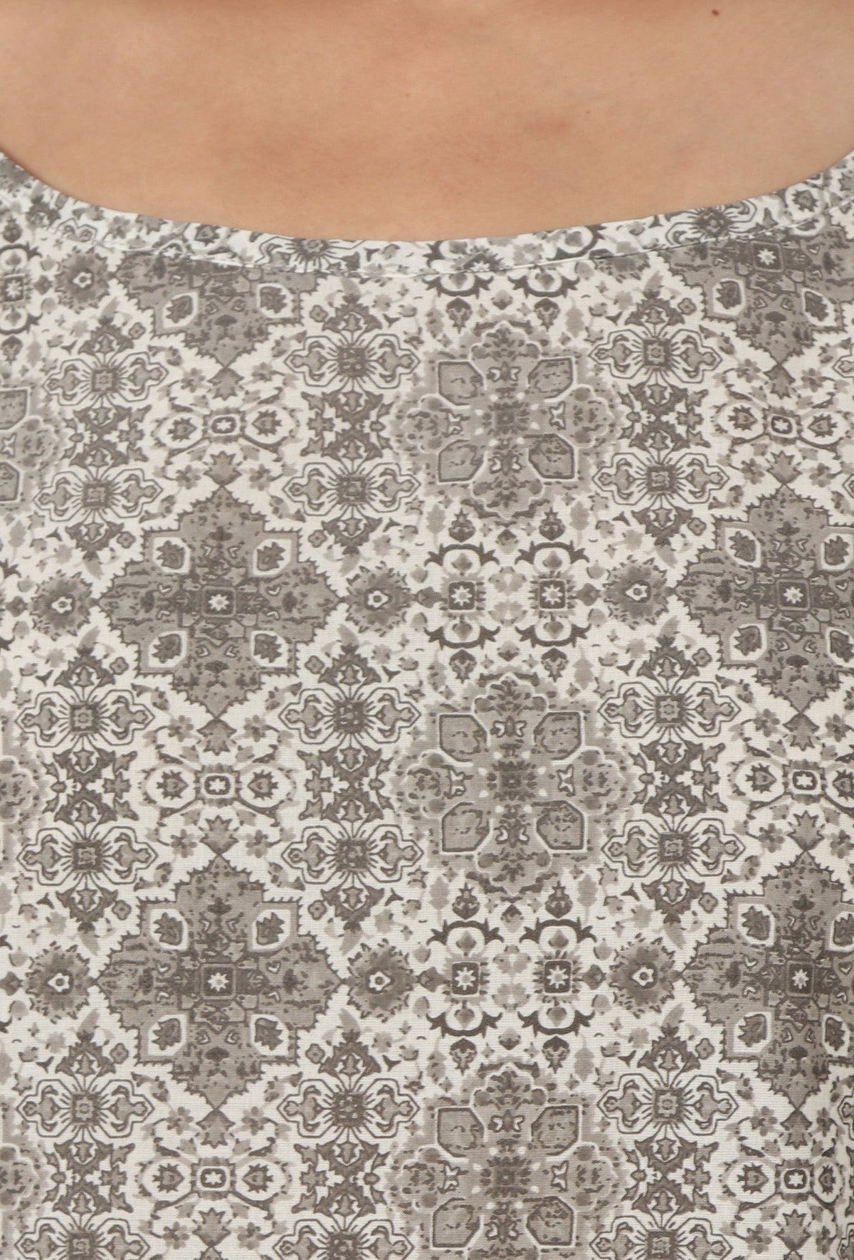 Multi Printed White Color Cotton Slip サイズ M