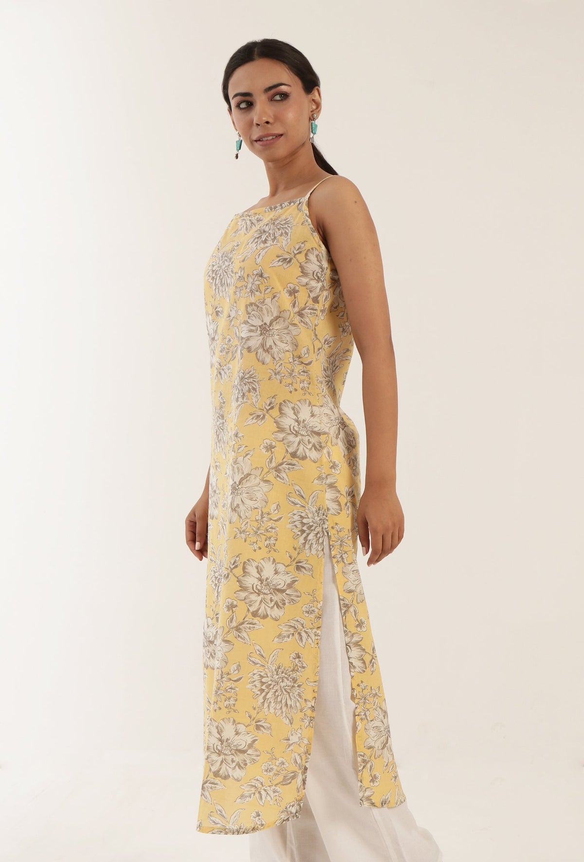 Yellow Color Cotton Slip With Multicolor Motif サイズ M