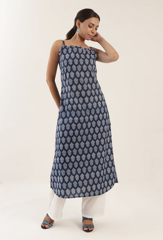 Blue Color Cotton Slip With White Motif サイズ M
