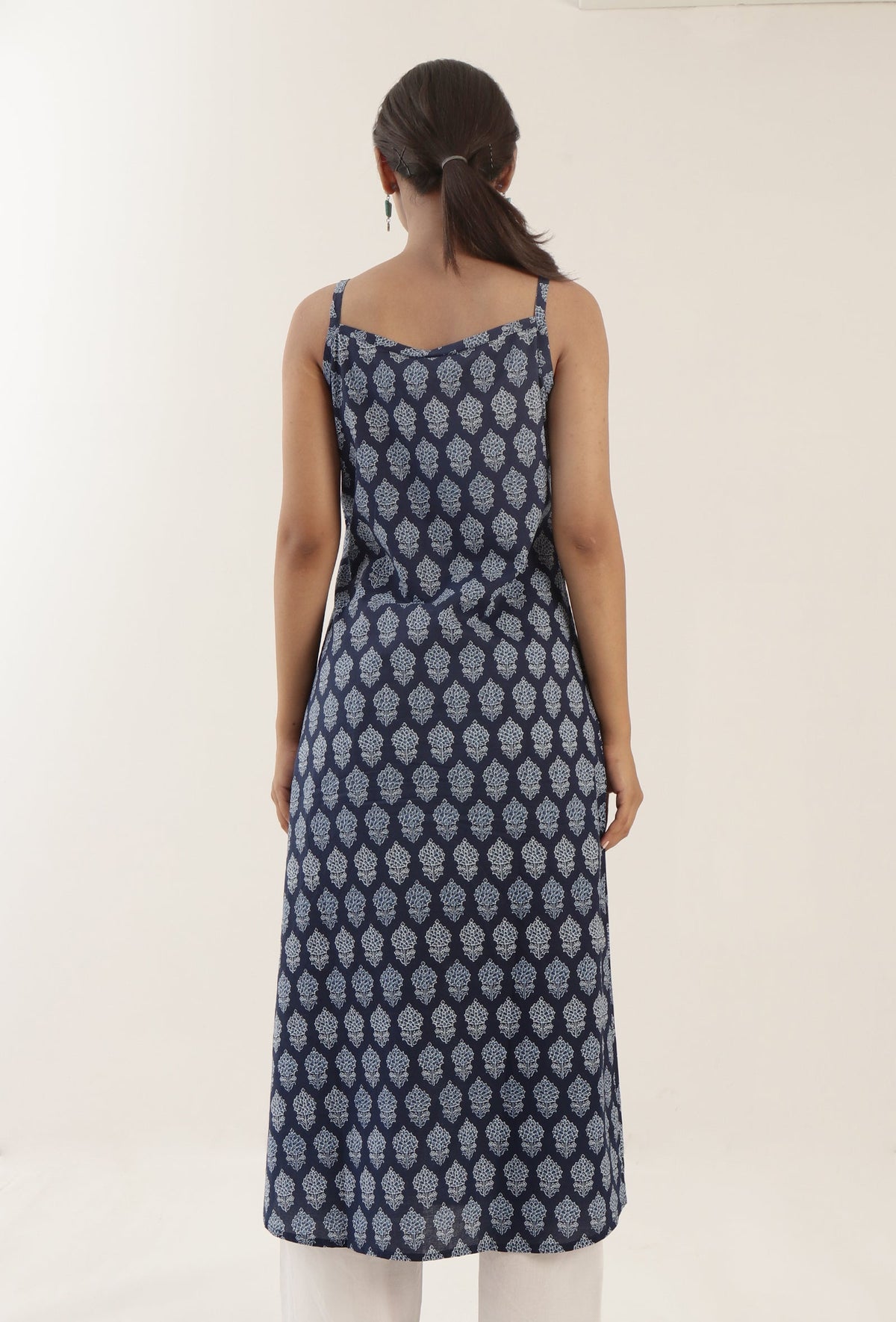 Blue Color Cotton Slip With White Motif サイズ XXL